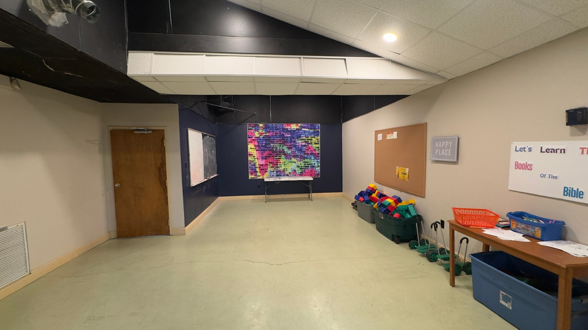 A bare kids room before the renovation